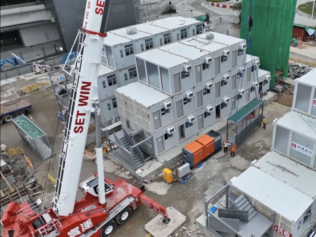有立法會議員建議可考慮將啟德方艙醫院改建為過渡性房屋。（發展局局長網誌截圖）