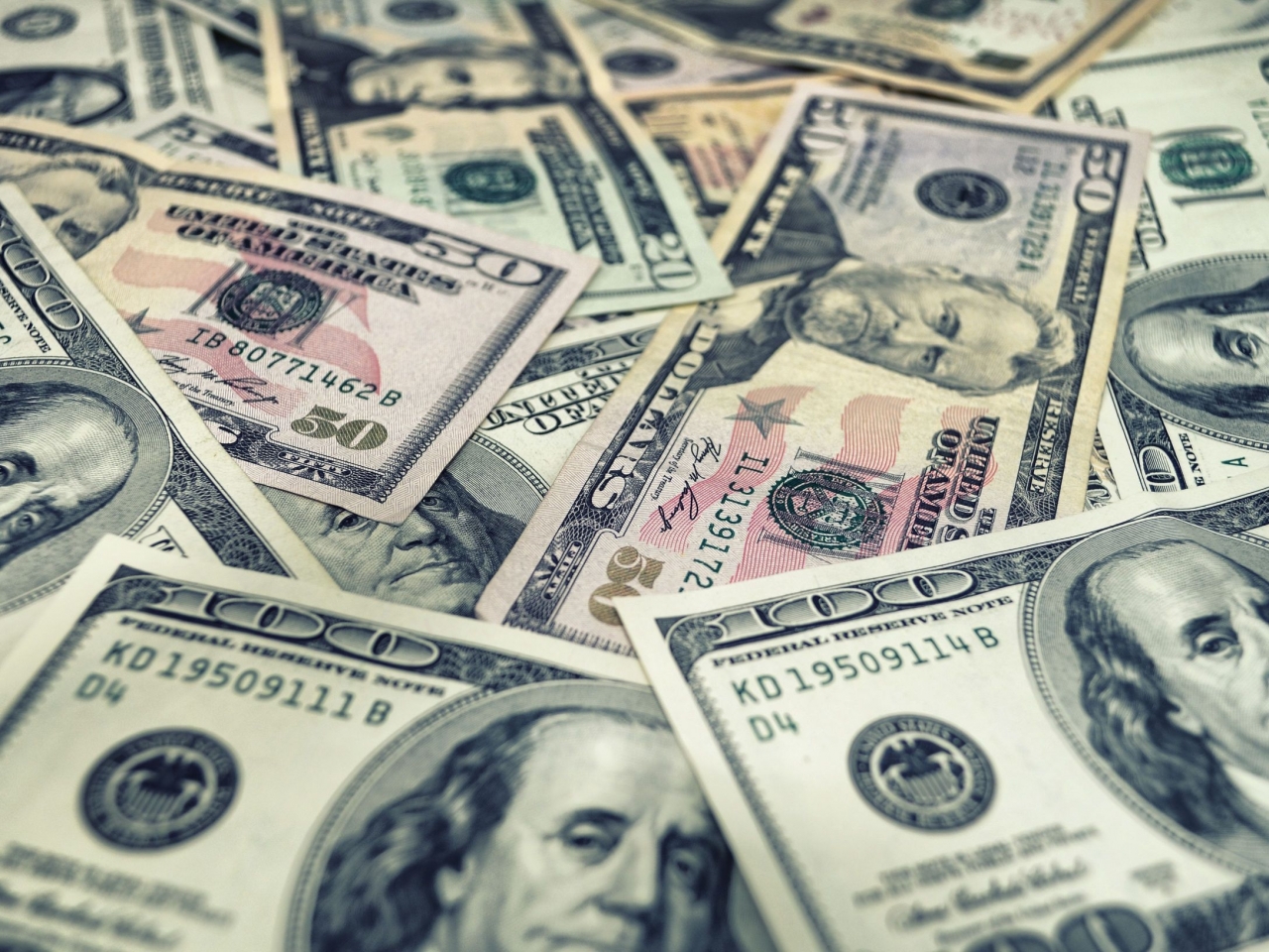 美元指數低見101.43，跌幅近0.3%，觸及逾1個月新低。（Shutterstock）