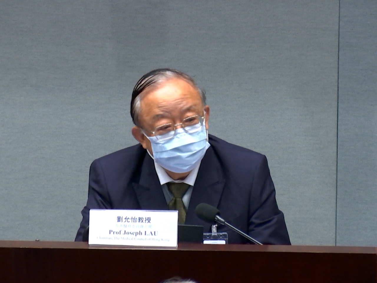 劉允怡在立法會一個會議上說，可探討增加非本地培訓醫生的執業試次數，強調是資源上的考慮。