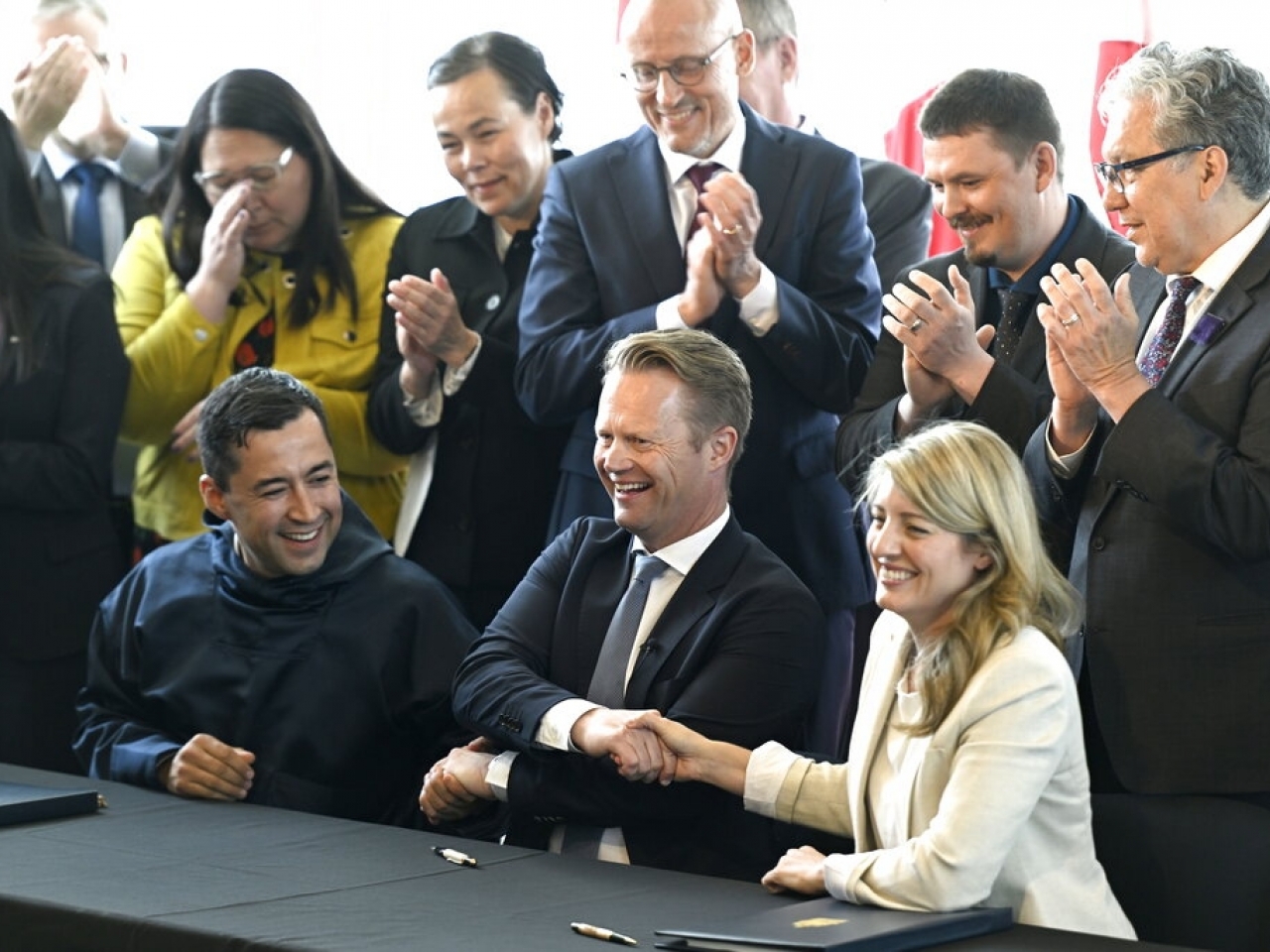 Greenland Prime Minister Mute Bourup Egede, Denmark's Foreign Minister Jeppe Kofod and Canada's Minister of Foreign Affairs Melanie Joly seal the Hans Island deal in Ottawa. Photo: AP