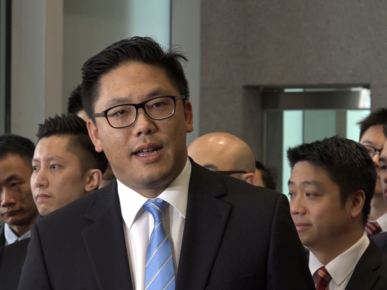 梁宏正不覺得自己是立法會主席梁君彥兒子，才更容易加入政府。（港台圖片）