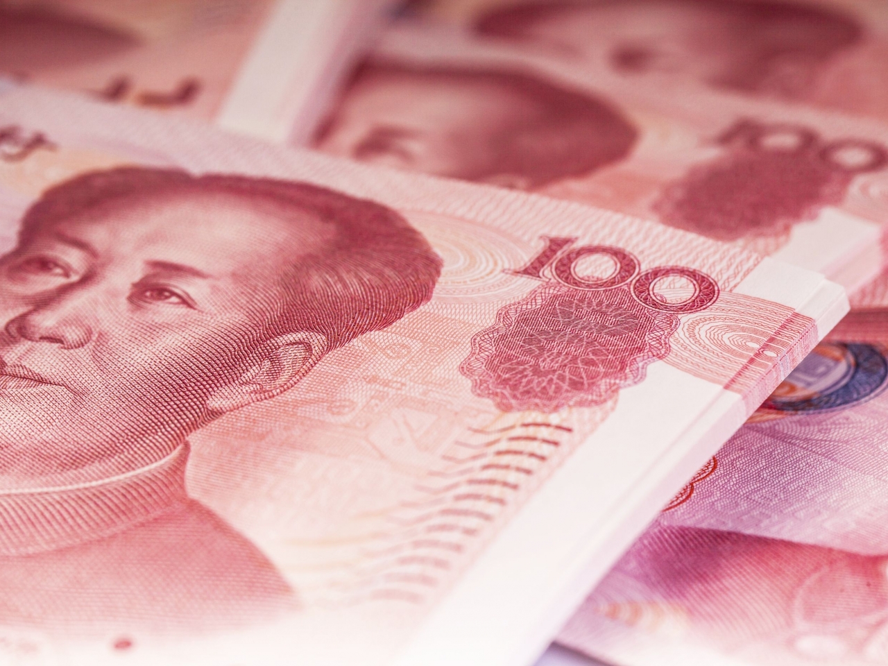 陸庭龍相信，人民幣匯率仍有貶值壓力，今年底前可能考驗6.9，甚至7算水平。另外卓亮認為，人民幣短期內跌穿7算的機會不大。（Shutterstock）