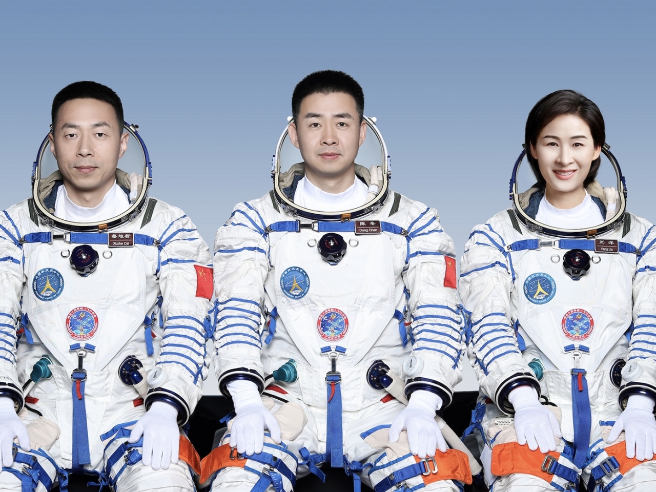 內地第四批預備航天員選拔工作已於近期啓動，圖中是神舟十四號載人飛行任務的三名乘組航天員蔡旭哲（左）、陳冬（中）及劉洋（右）。（新華社資料圖片）