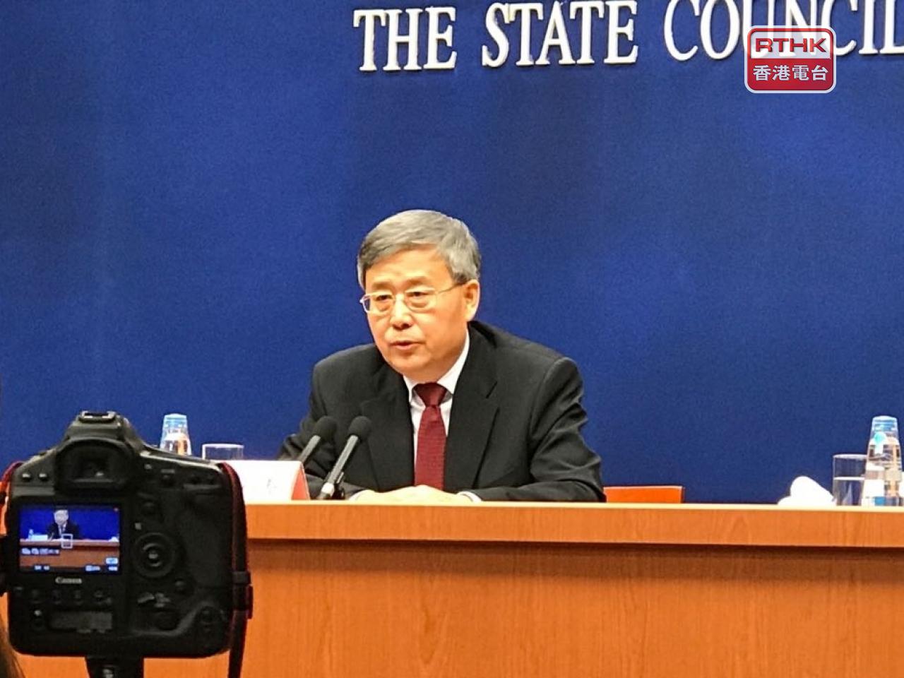 郭樹清：中國發展進入戰略機遇及風險挑戰並存時期，各種「黑天鵝」、「灰犀牛」事件隨時可能發生。（港台圖片）