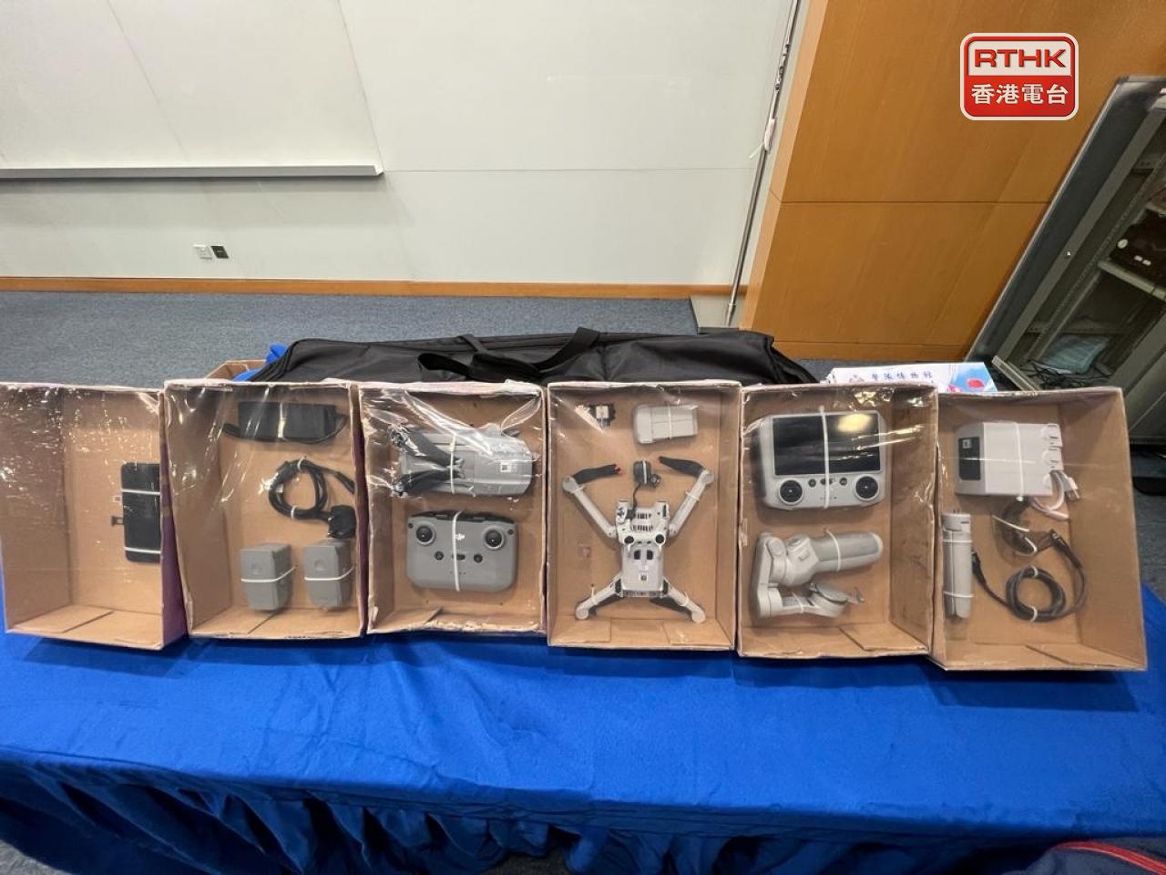 一名26歲男子懷疑利用小型無人機，偷影住宅及酒店內的私密行為等片段，涉嫌違反窺淫罪被捕。（梁禎祥攝）