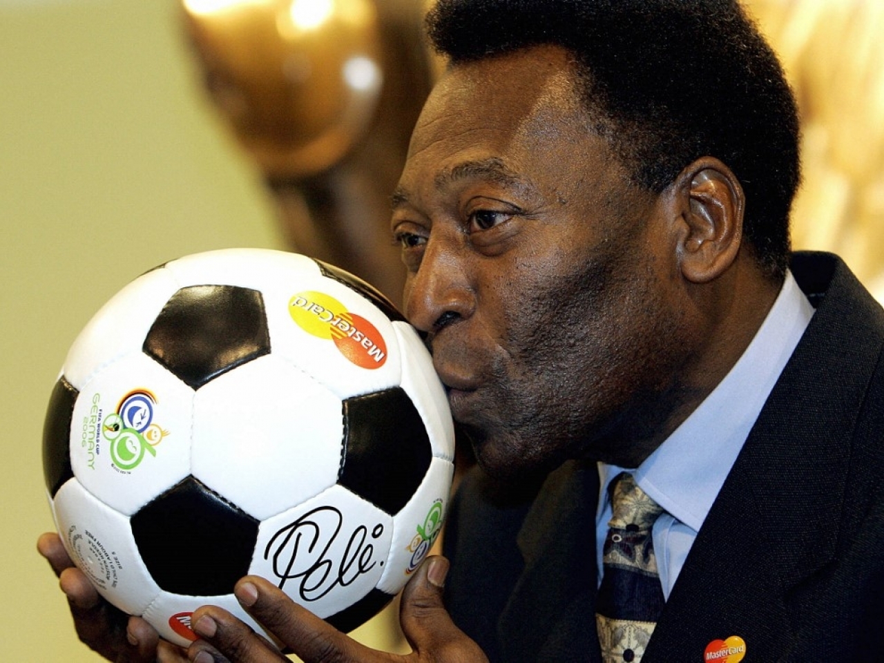Pele's family says their Christmas at home has been suspended. File photo: AFP