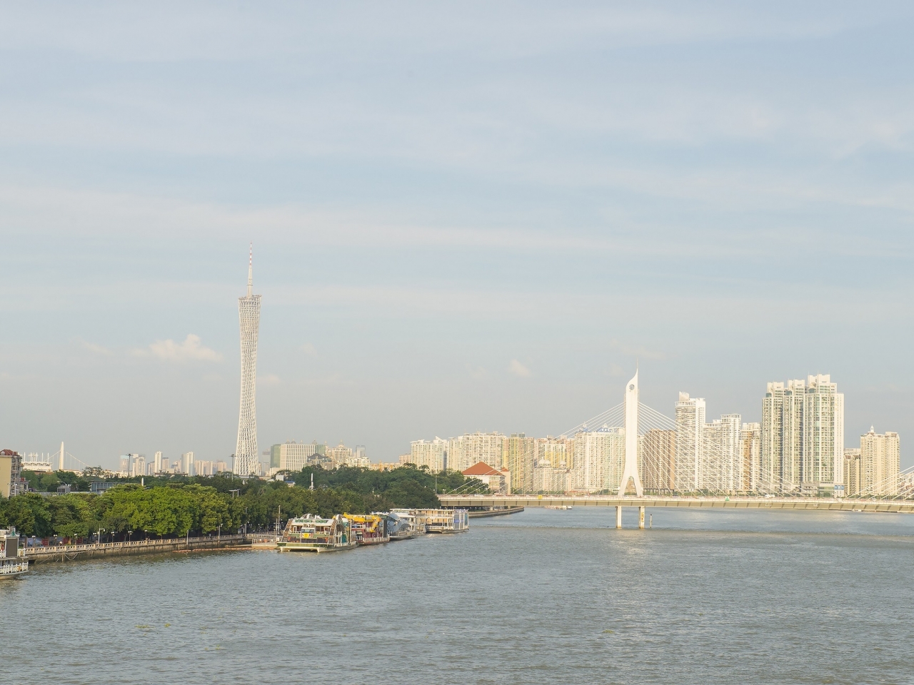 機管局宣布，香港國際機場海天客運碼頭將於12月30日、下周五起恢復往來澳門的轉駁快船服務。（shutterstock）