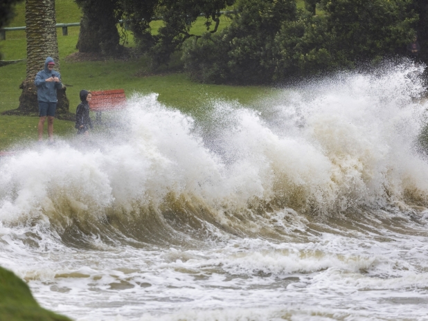 Vibrant Auckland Braces For Hail, Tornado Threat And Heavy Rain As Midweek Storm Looms Scene for Your Screen Vibrant Auckland Braces For Hail, Tornado Threat And Heavy Rain As Midweek Storm Looms Scene for Your Screen