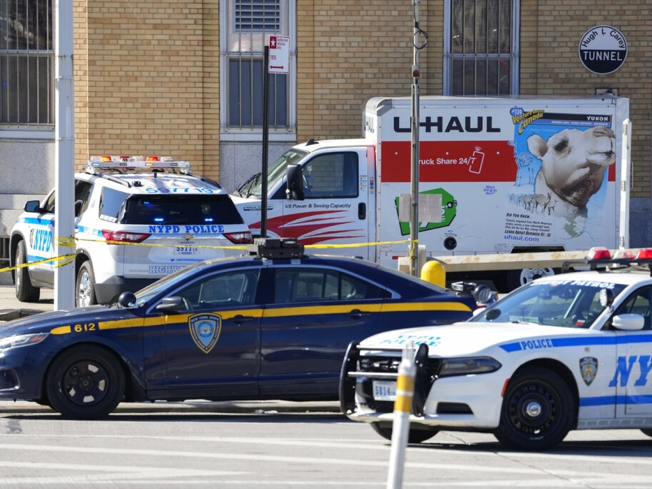 涉事貨車被警方截停，男司機被捕。（美聯社）