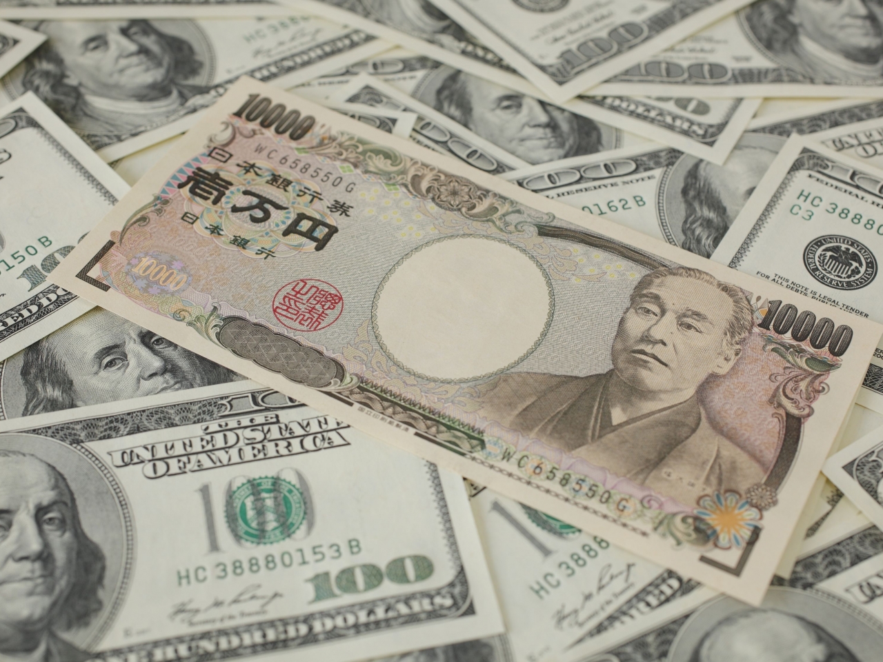 美元兌日圓曾升至逾1個月新高，觸及132.91日圓。（shutterstock）