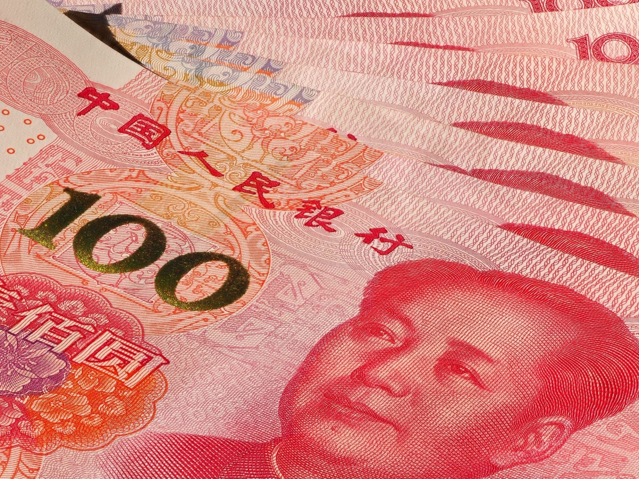 人民幣收市報6.8165兌1美元，較上日升106點子。（Shutterstock）