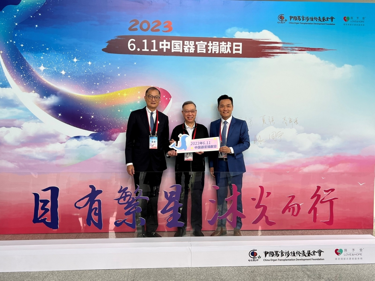 盧寵茂（左）期望與內地建立恆常跨境器官移植互助機制，並可以盡快落實。（政府新聞處）