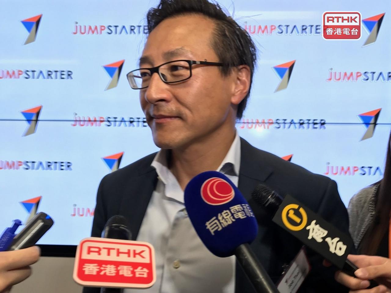 阿里巴巴公布，執行副主席蔡崇信將接替張勇出任主席。（港台圖片）