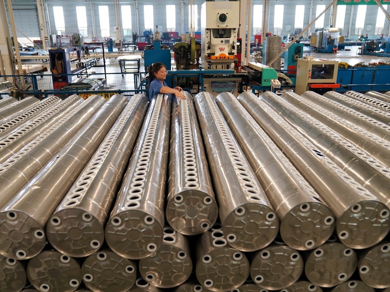Mainland factory output has contracted for four consecutive months despite a slight uptick. File photo: Xinhua
