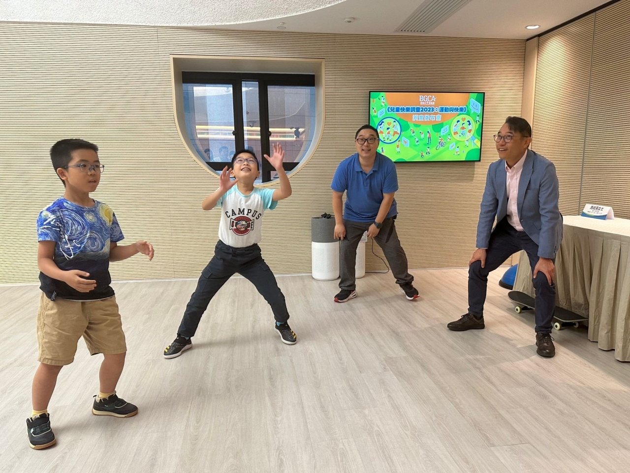 The Boys' and Girls' Clubs Association says children tend to be happier when they play sports with their family. Photo: RTHK