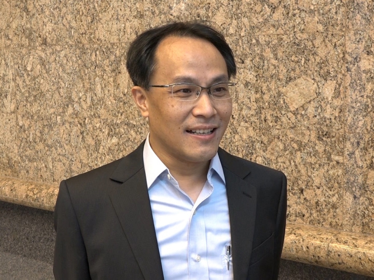 李兆波認為，目前市況差，西九文化區倘賣樓，所得收益有限。（港台圖片）