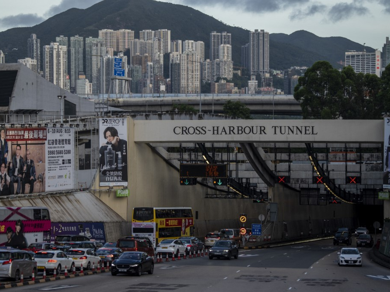 The time-varying tolls for the city's three harbour crossings will be rolled out from 5am on December 17. File photo: AFP