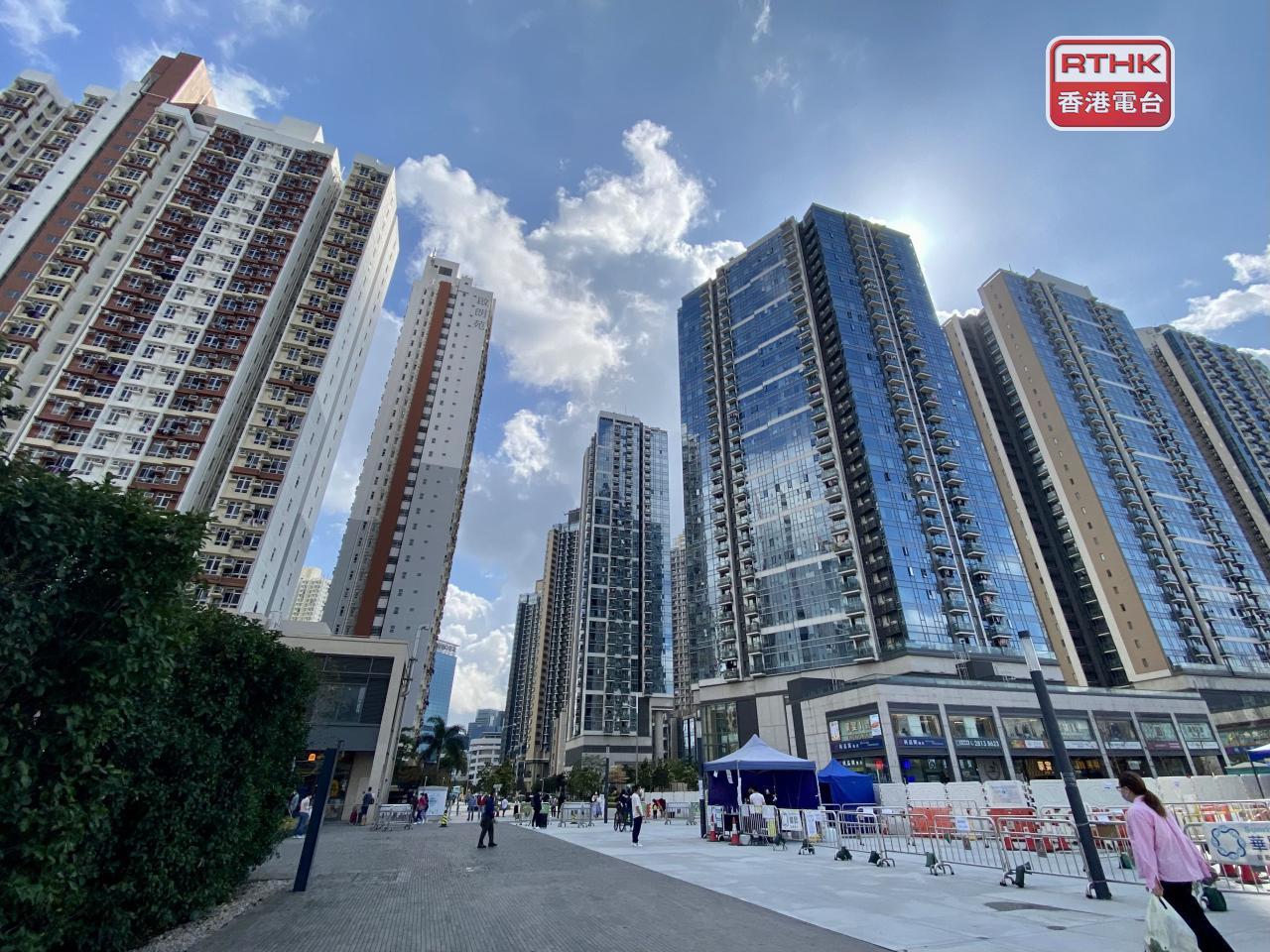 本港去年住宅樓宇買賣登記4.3萬宗，按年跌4.5%，創1996年有記錄以來最低。（港台圖片）