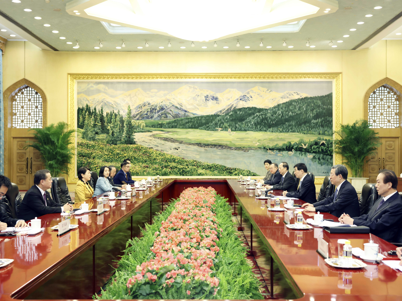 王滬寧在北京會見由日本社民黨黨首福島瑞穗率領的代表團。（新華社）