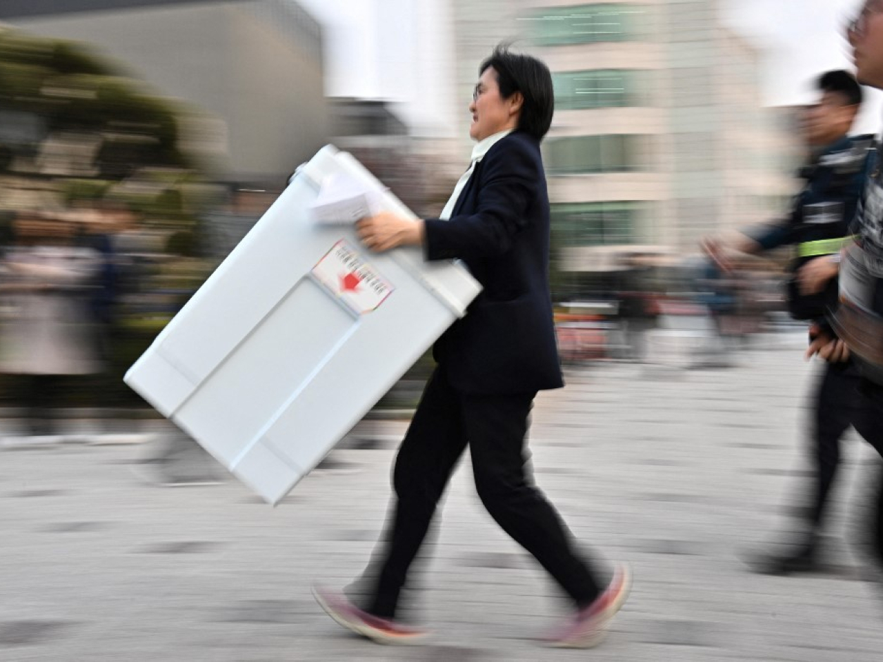 韓国野党が地滑り的勝利へ