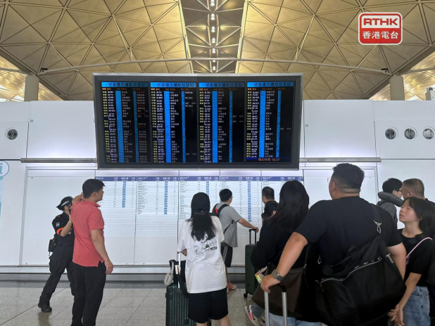 機管局：本港有十多個航班延遲。（陳曉筠攝）
