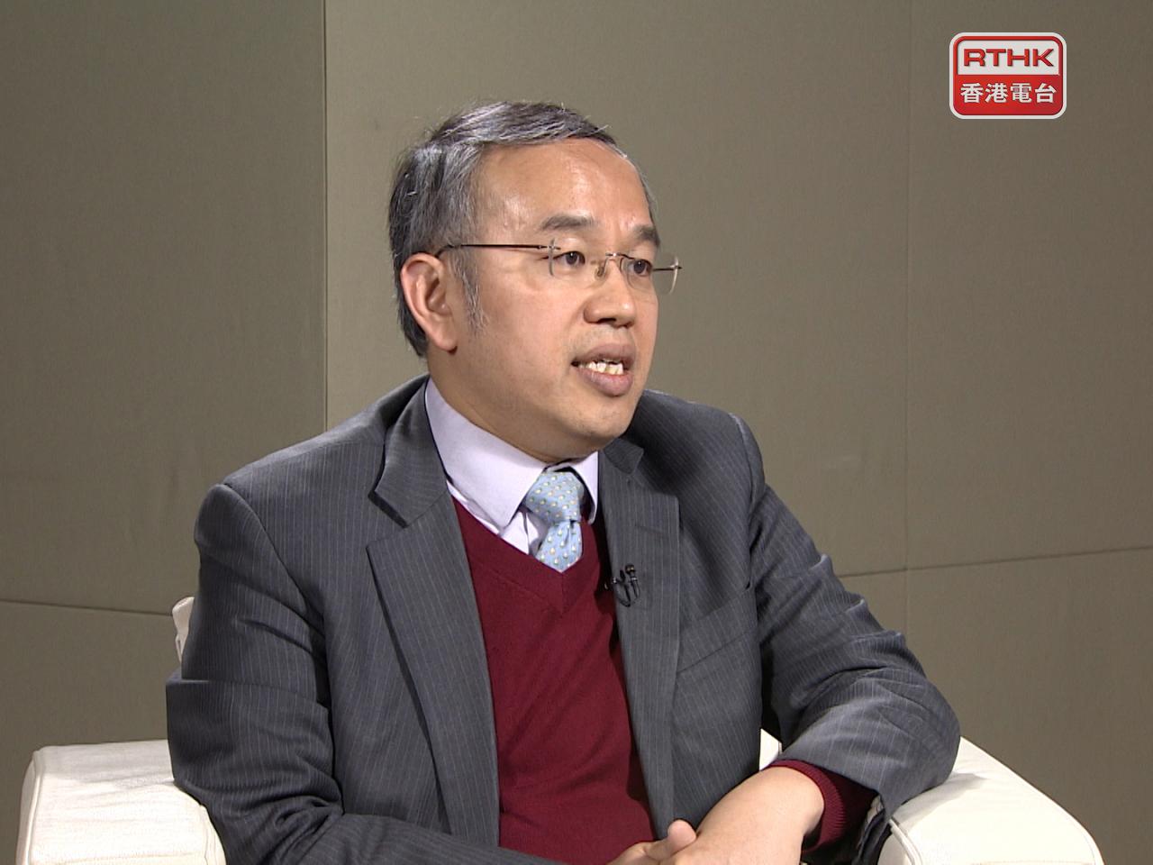 許正宇表示，香港在「與內地的聯繫」、稅制、人才、以及為家族「度身訂造」方面都很有優勢。（節目截圖）