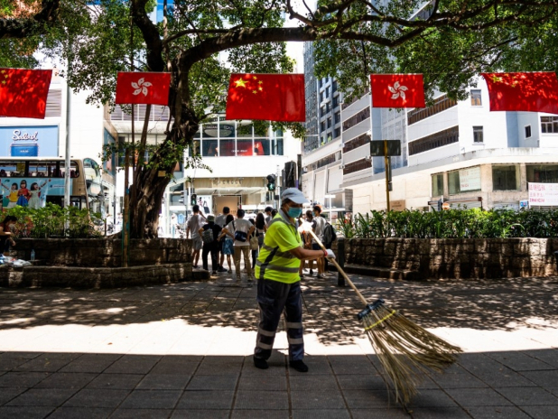 Lawmakers back annual minimum wage reviews - RTHK