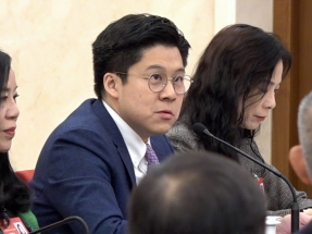 全國兩會｜鄭雁雄出席港區人大會議　霍啟剛稱文化企業可在港融資