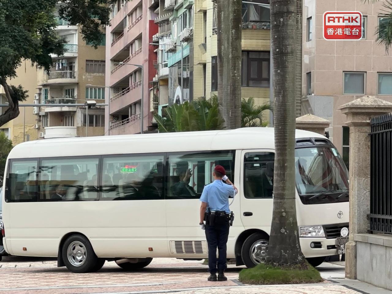 夏寶龍下午到達政府總部。（鄭月明攝）