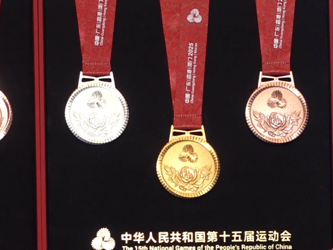 十五運會的獎牌正式發布，名為「同心躍」，獎牌分為競賽大項和群眾賽事活動兩款。（陳韋丞攝）