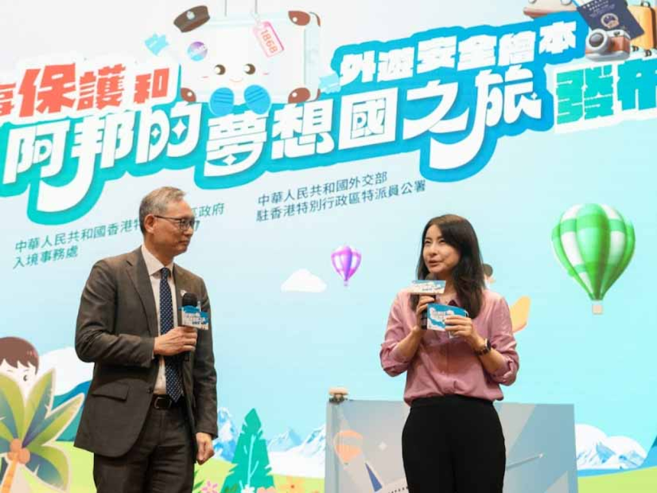郭晶晶（右） 在發布會上進行分享。（政府新聞處）