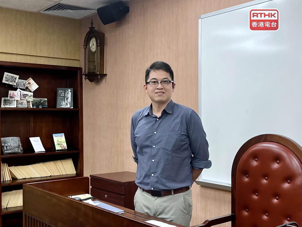 公民與社會發展科科主任列豪章期望，教育局可提供更多有助老師解說的教材。（鄧穎琳攝）