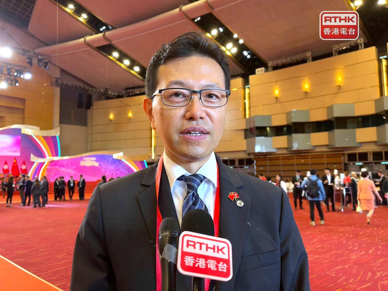 吳秋北表示，榮幸得到政府及行政長官肯定。（鄧穎琳攝）