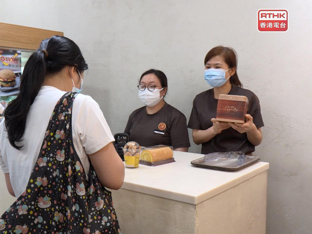 西餅麵包連鎖店今次推廣的食品主要是蛋卷，優惠期一個月。（鍾家銘攝）