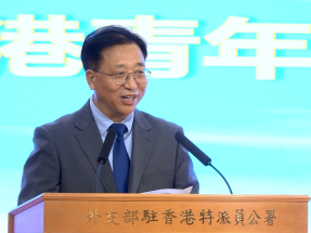 崔建春冀香港青年保持好奇心　多看多听多思考多了解国家
