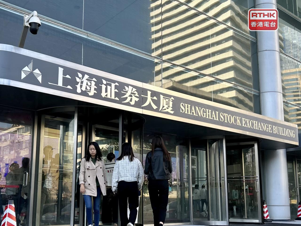 上證指數中午收市險守3500點，跌4點，跌幅0.13%。（港台圖片）