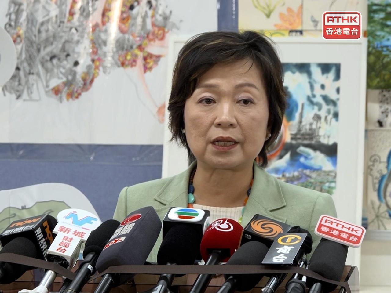 蔡若蓮勉勵考生文憑試並非終點，不同出路都可以很精彩。（梁禎祥攝）