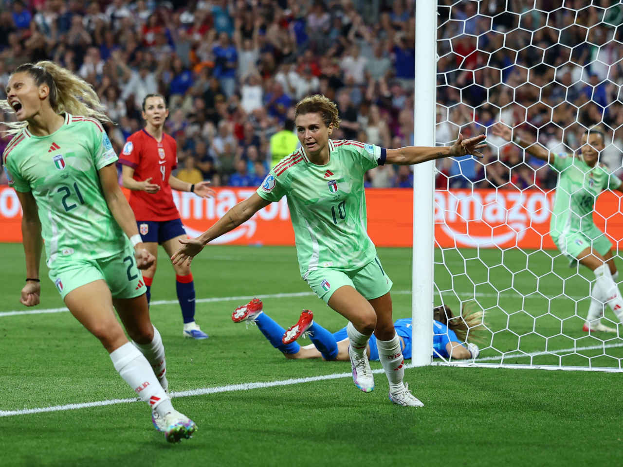 Cristiana Girelli's last-gasp goal late sealed Italy's place in the semi-finals. Photo: Reuters