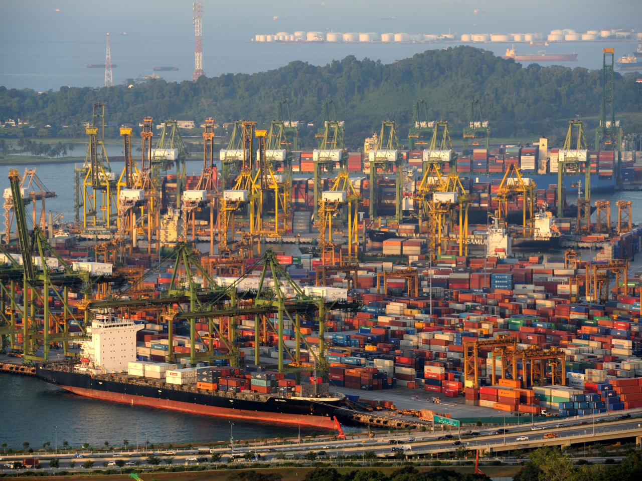 新加坡6月非石油國內出口按年增長13%，大幅超出預期。（新華社資料圖片）