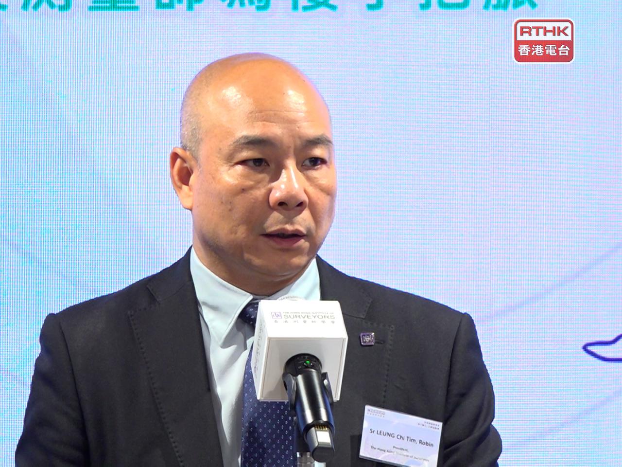 梁志添指出，截至2023年底，本港有28000多幢樓齡超過30年的私人物業。（郭志強攝）