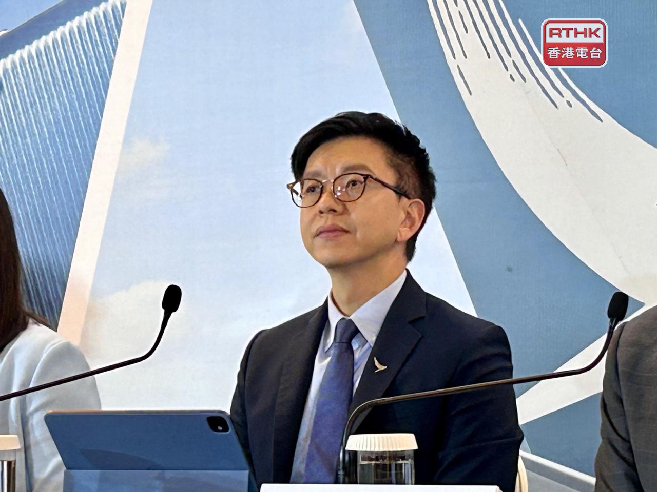林紹波表示，本地機師比例佔一半，主要透過自行培訓，期望能達到70%。（港台圖片）