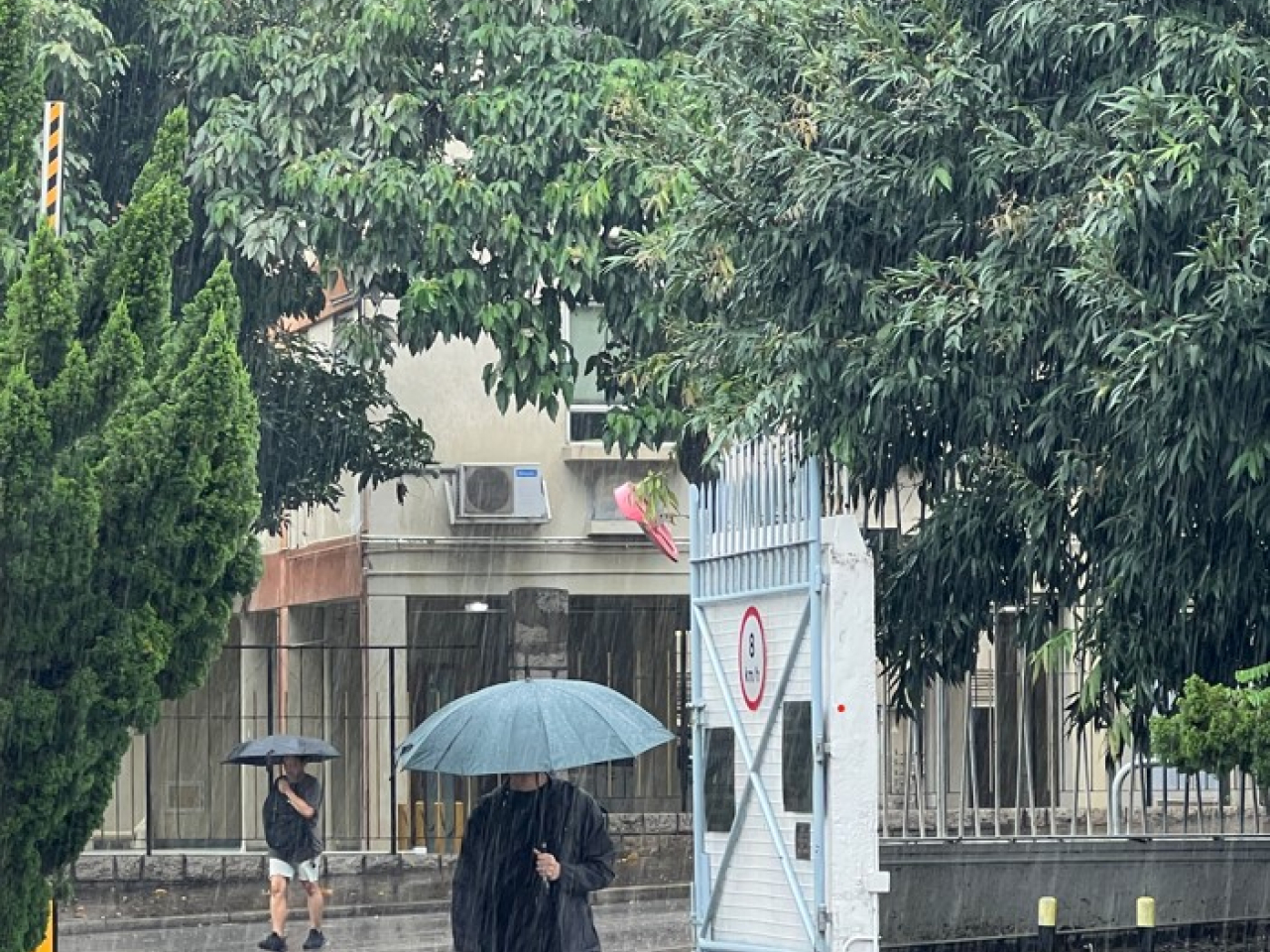 Amber Rainstorm signal up as Wipha draws nearer - RTHK