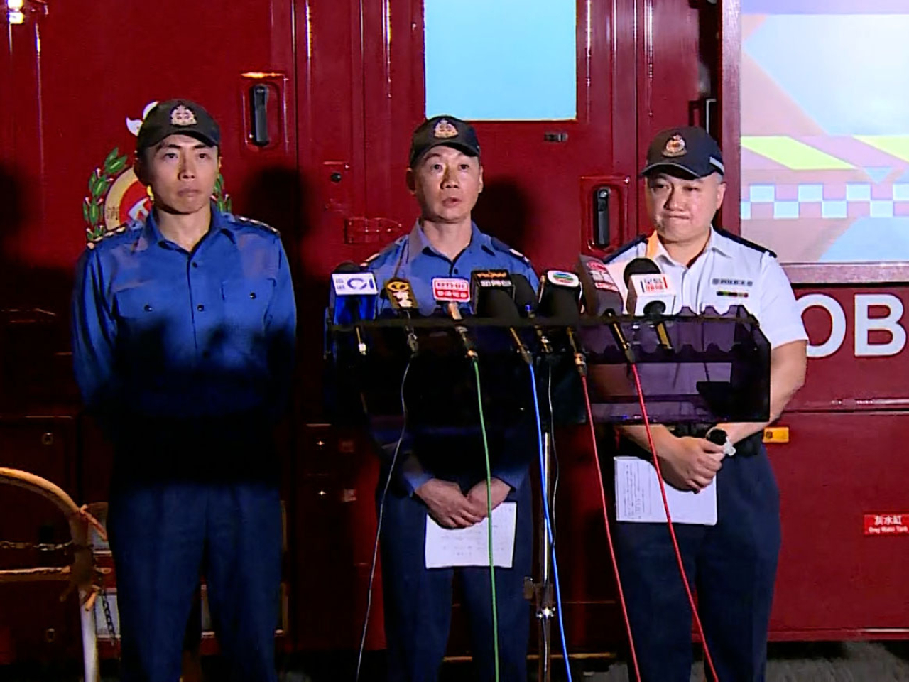 Deputy Divisional Commander Lee Ho-yin, centre, says firefighters put out the blaze in less than half an hour. Photo: RTHK