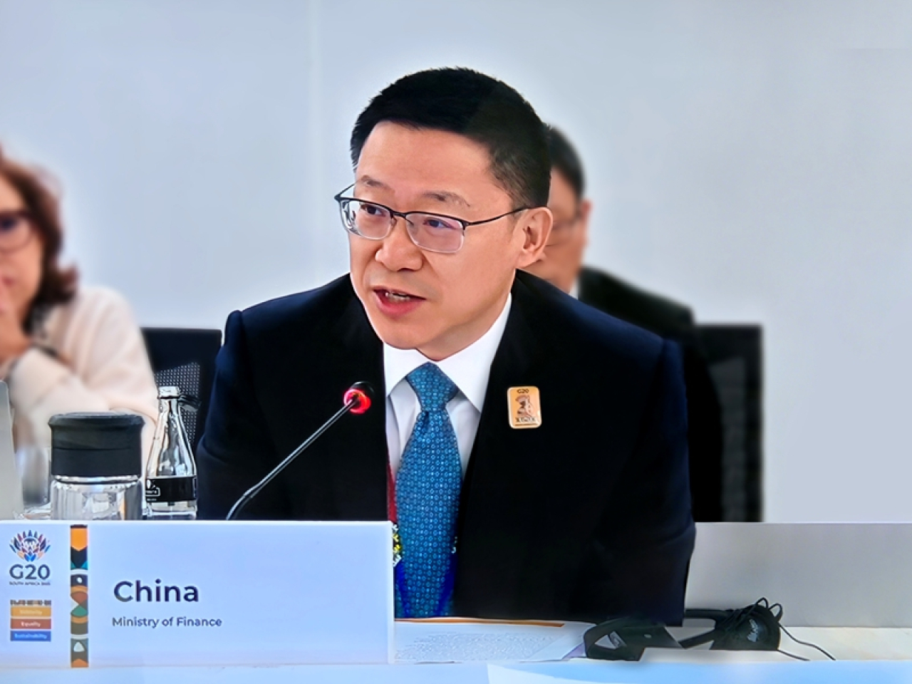 財政部表示，廖岷在會上介紹中國經濟穩中有進的發展態勢。（財政部網站圖片）