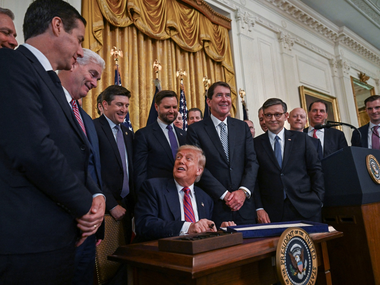 Donald Trump signs the "Genius Act", which will develop regulatory framework for stablecoin cryptocurrencies and expand oversight of the industry, at the White House. Photo: Reuters