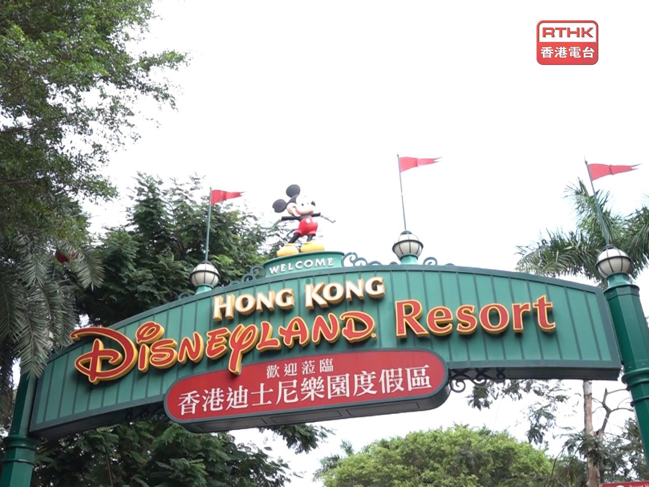 香港迪士尼樂園度假區宣布，三號強風信號生效期間，樂園將如常開放並作有限度運作。（港台圖片）