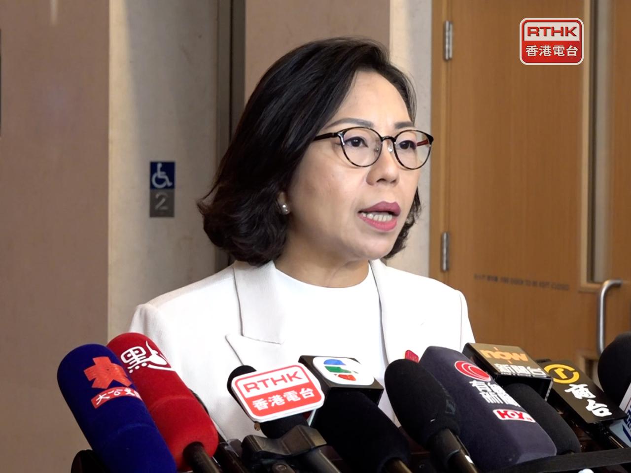 麥美娟說，不會評論個案，避免影響監察委員會工作，但強調政府非常重視區議員操守。（施華駿攝）