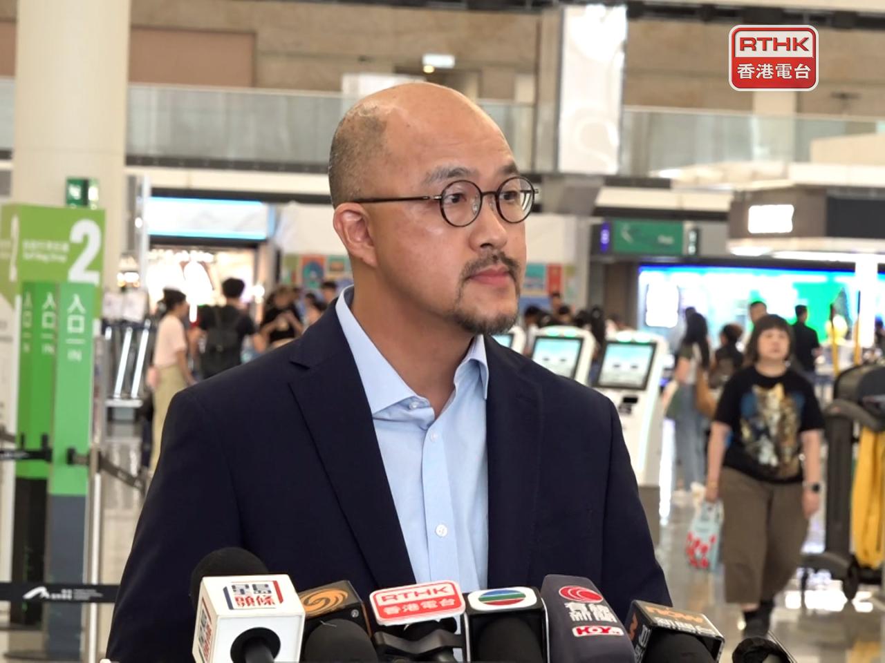 Wing Yeung, the Airport Authority's director of service delivery, said it is expecting no passenger flight will be able to leave Hong Kong between 6am and noon on Sunday. Photo: RTHK
