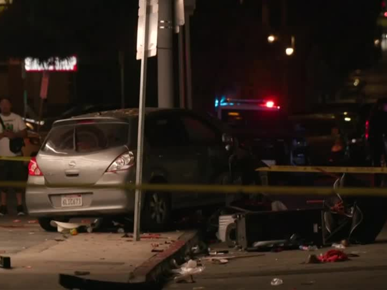 洛杉磯汽車衝入人群至少28人傷。（路透社）