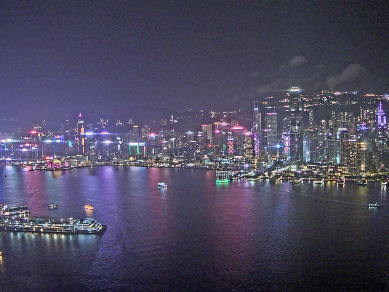 Rain was becoming frequent on Saturday night as Wipha edged closer to Hong Kong. Photo courtesy of the Observatory